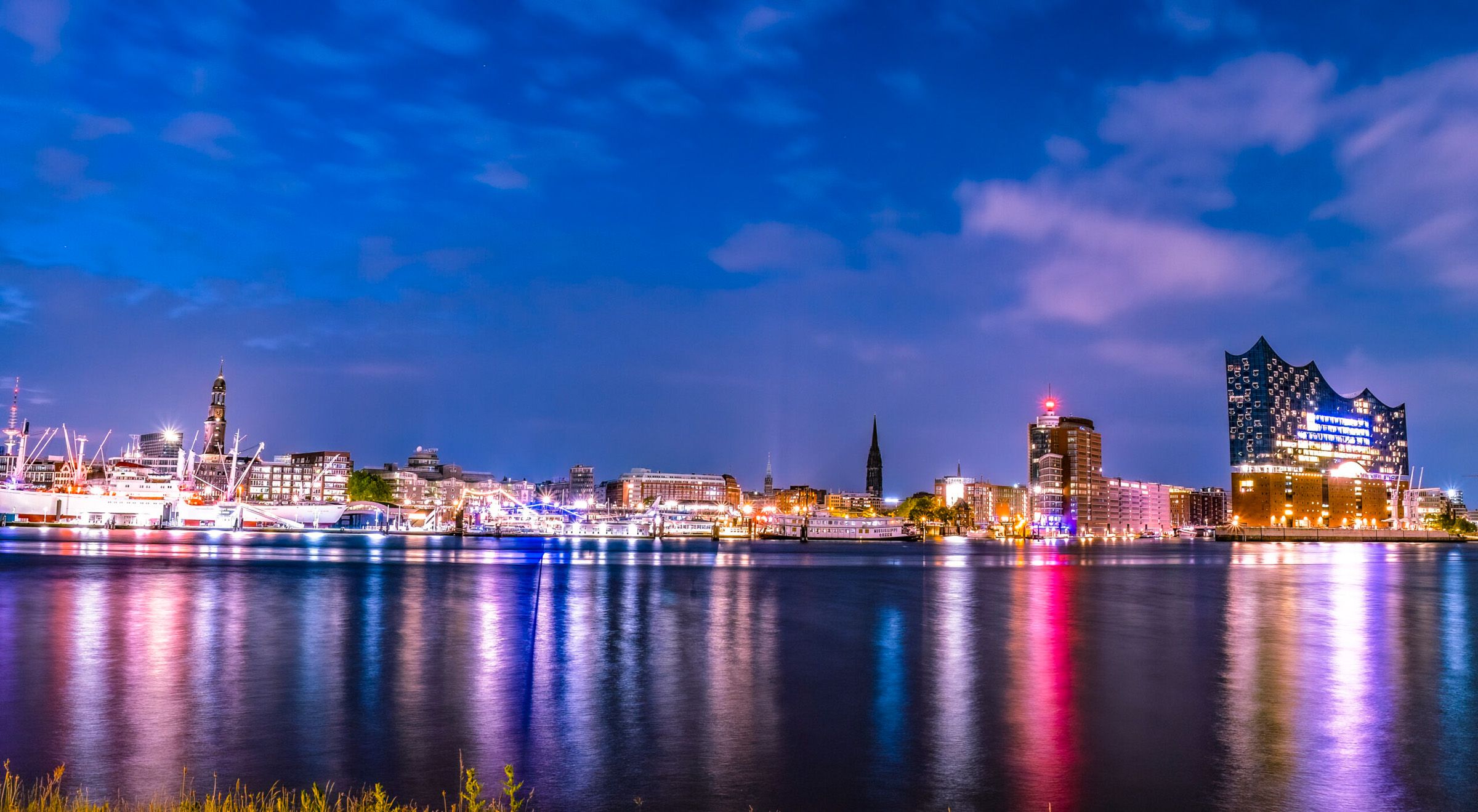 Hamburg - Altstadt und Speicherstadt - Wasser Spiegelungen
