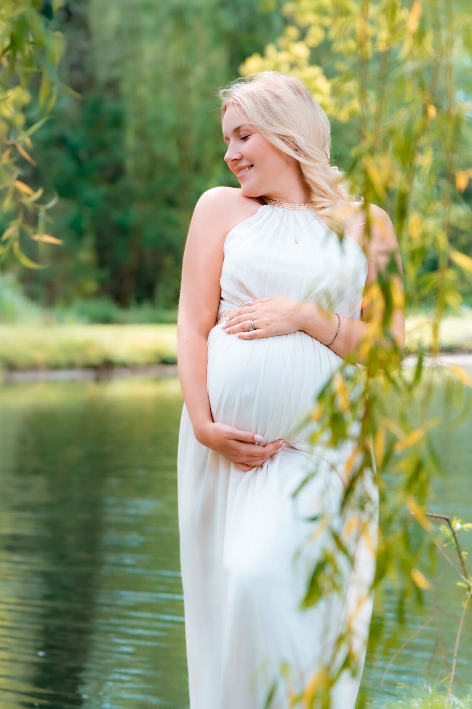 Babybauch in der Natur